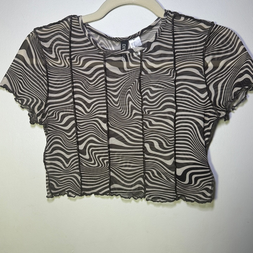 Womans Swirl Print Fairy Mesh Short Sleeve Crop Top Size Small Lettuce Hem Sheer